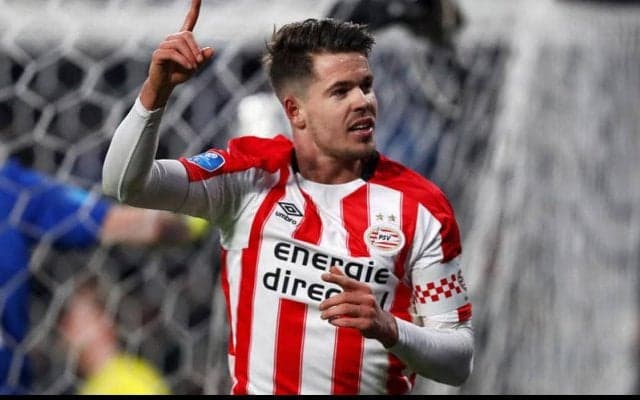 ヒザの重傷で2年プレーしていないチェルシーMFファン・ヒンケルがPSVへ3度目のレンタル