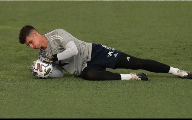 クラブと代表は違う？スペイン代表GKケパがトレーニングでスーパーセーブ連発！