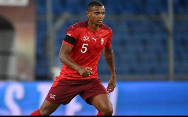 ドルトムントDFアカンジが新型コロナ感染、スイス代表で2人目
