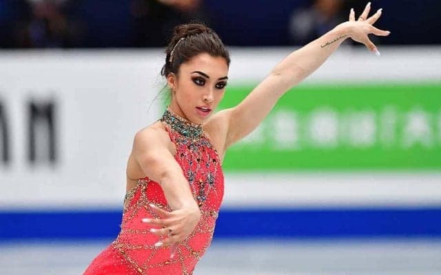 海外フィギュア選手が床でバク宙　“アクロバット演技”に「めちゃくちゃ凄い」の声