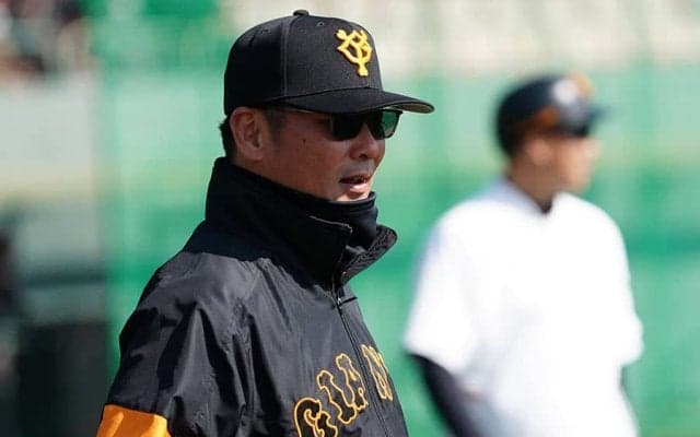 巨人・元木ヘッドが「可愛い」　小林の今季初安打に大喜びする姿にファンほっこり