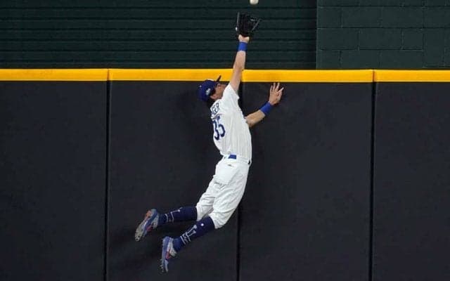【MLB 地区S】「今までで一番美しい」本塁打“強奪”　ド軍ベリンジャーの好捕にファン驚き