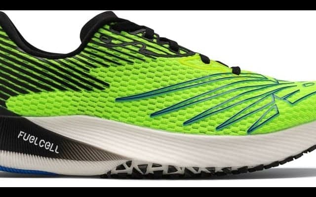 ニューバランスの新作ランニングシューズ「FuelCell RC Elite」、事前予約スタート