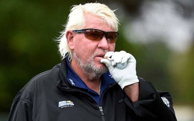 米ゴルフ往年の“悪童”が裸足でホールインワン達成　米話題「服はいかにもデーリー」