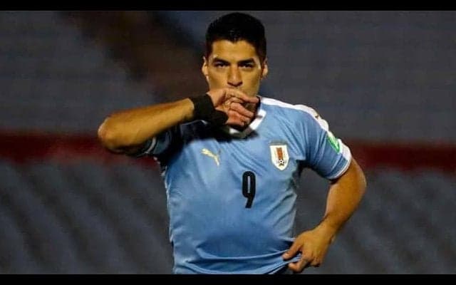 スアレス バルサ戦でのセレブレーションを否定も「スタンドの一部を指差す」