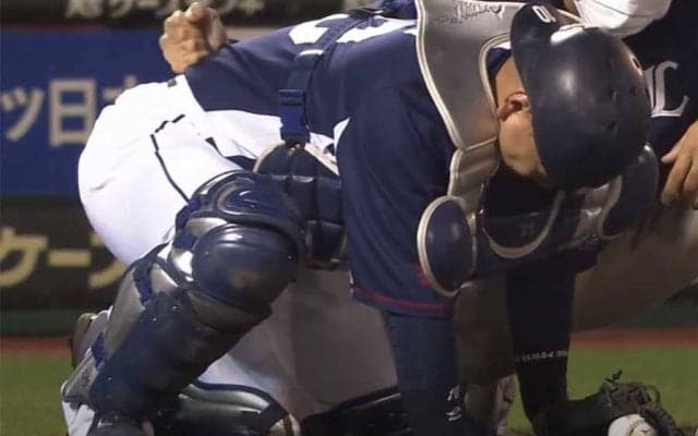 「ダイレクトヒットは痛い…」西武森友哉、ファウル下半身直撃＆悶絶にファン心配
