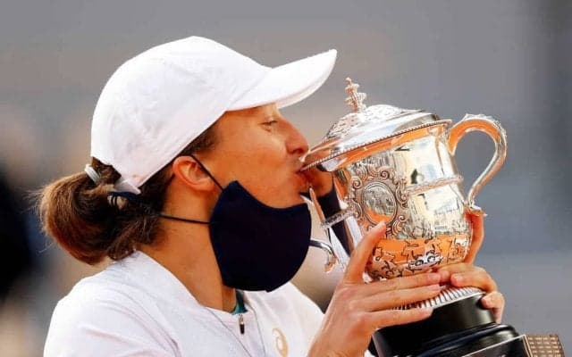 19歳の新・全仏女王シフィオンテク「優勝候補じゃない人が優勝することもあるんですね」。快挙に驚きと喜び