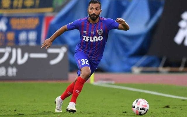 Jリーグで珍事　FC東京選手の“悲劇の決定的瞬間”に海外注目「DFが歯と試合を失う」