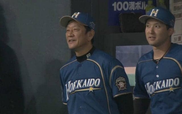 「杉谷内野手兼任ヘッドコーチ」　ハム栗山監督の“側近感”醸し出す姿にファン爆笑
