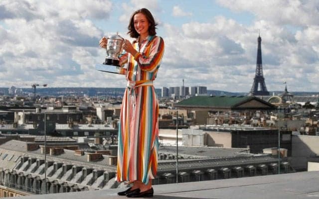 全仏女王シフィオンテク「こんなこと言ってもいいのかな？」。ナダルとの優勝に喜び