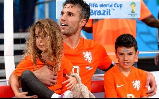 その左足は父親譲り！ファン・ペルシの息子シャキール君が見事なジャンピングボレー