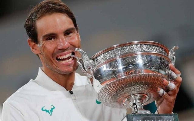 ナダル、座りながらの“バックハンドウィナー”に海外感嘆「これは凄い」「魔術はダメ」