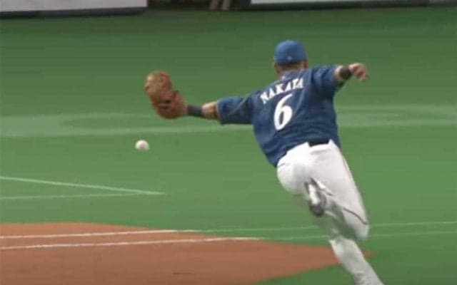 「上手すぎるんだけど」「やっぱりすごい」ハム中田の芸術グラブトスにファン絶賛