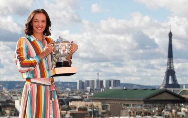 全仏初制覇の19歳、パリで優勝記念撮影会