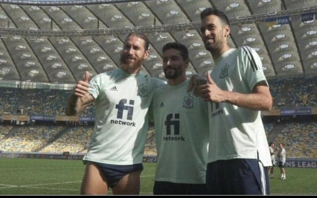 スペイン代表がユーロ2012決勝の舞台キエフに凱旋！当時の優勝メンバーで今も代表にいるのは3人