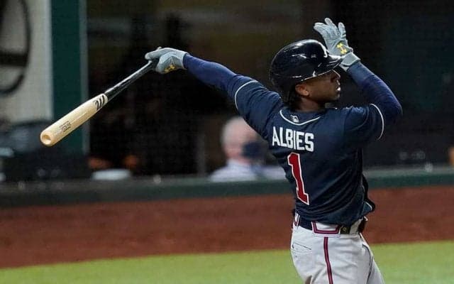 【MLB 優勝決定S】前代未聞？　ダメ押し弾を味方投手がキャッチ…歓喜の珍事にファン「なんてこった」