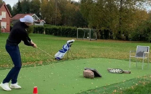 米ゴルフメディア紹介　SNS話題の難解トリックショットに驚愕「何度やったんだ…」