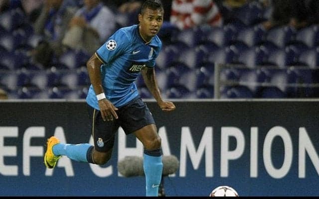 ブラジルの超攻撃的SBアレックス・サンドロがポルト時代に決めた美しいロングチップシュート【インクレディブル・ゴールズ】