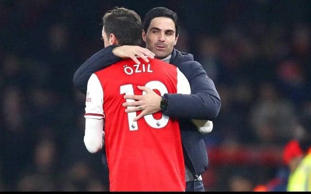 「本当に苦手」アルテタ監督、エジルのELメンバー外について言及「難しい決断だった」