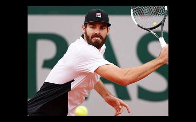  メドヴェデフを逆転で破り8強へ 