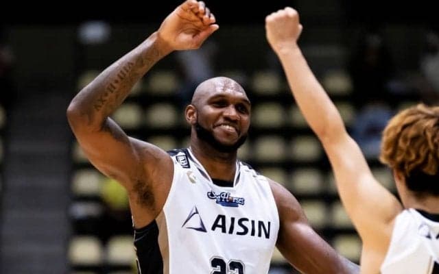 シーホース三河、「外国籍選手追加契約ルール」で契約したセドリック・シモンズの退団を発表