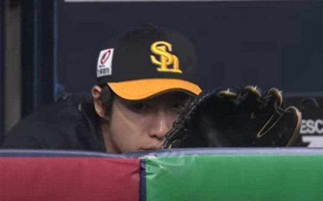 「ギータ何してんの（笑）」　鷹柳田、ベンチで顔面守る“鉄壁守備”が話題に