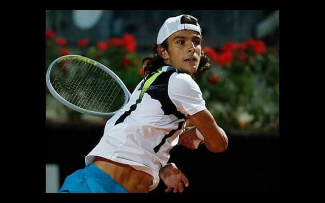  18歳新星 ツアー初の8強入り 