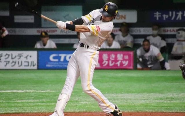 打った瞬間に本塁打確信の特大弾！　鷹・柳田、浅村に4本差に迫る先制27号