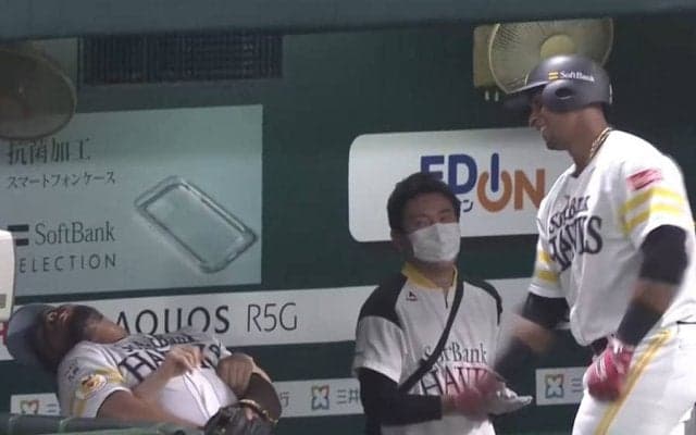 「川島の愛を感じる…」鷹グラシアル、バレ羽交い絞めのKOパフォにファン歓喜