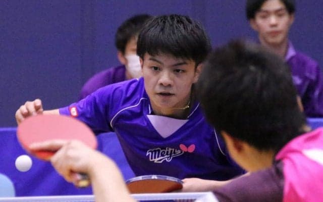 ルーキー宇田幸矢がラストで勝利　明大卓球部現役、五輪代表擁するOB下す