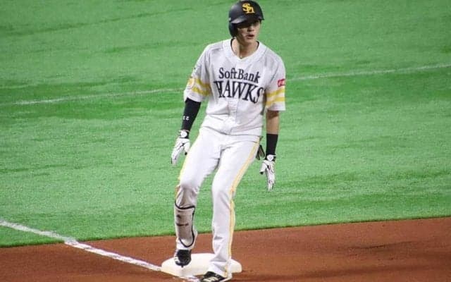驚愕の1試合3盗塁　初の盗塁王へひた走る鷹・周東が考える成功の極意とは？