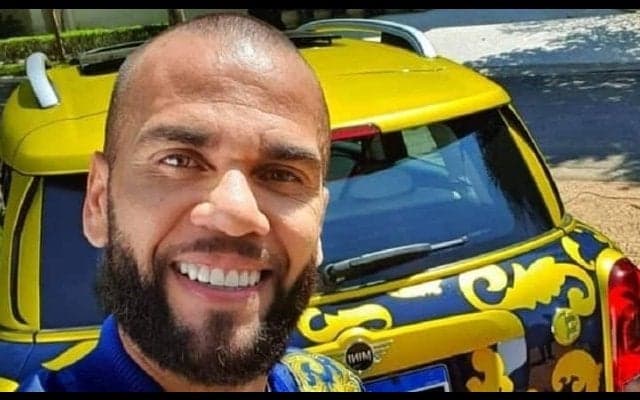 アウベス “ボカ・ジュニアーズカラー”が特徴の奇抜な車を紹介