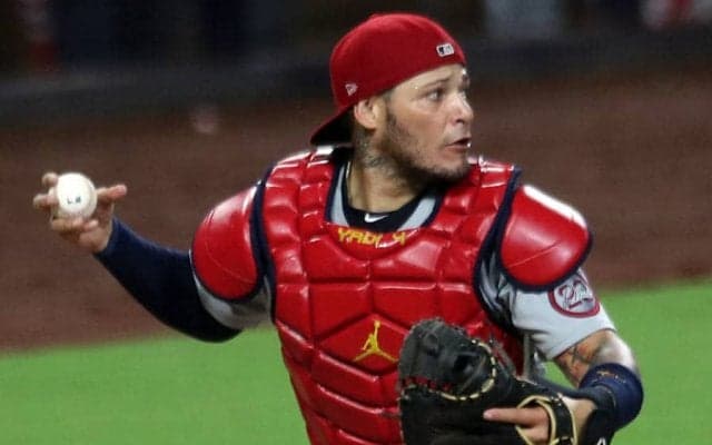 【MLB】名捕手38歳モリーナ、2年契約を要望も米メディアの見解は…　「大減俸はほぼ確実」