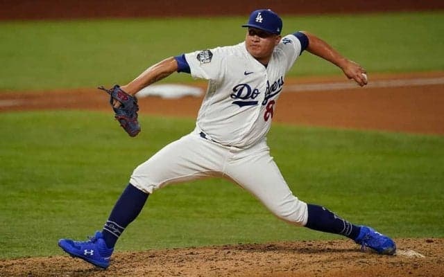 【MLB WS】ドジャース新人左腕に起きた“奇跡キャッチ併殺”に米興奮「生涯一美しい」「すげぇ」