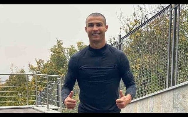 隔離中のC・ロナウド \"Newヘアスタイル\"でSNSに登場