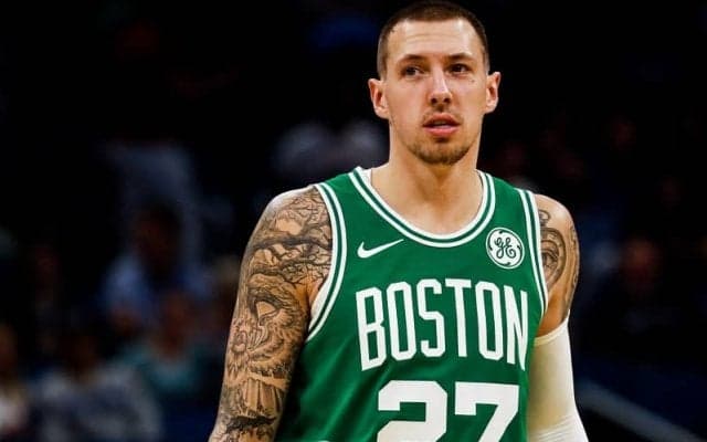 今季セルティックスの先発センターに定着したダニエル・タイスが左膝の手術に成功