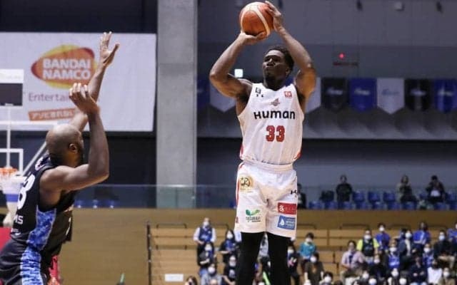 終盤に突き放した大阪エヴェッサが島根スサノオマジックを下す…アイラ・ブラウンが26得点の活躍
