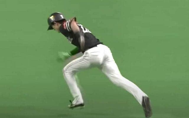 ハム西川も悔し顔？　鷹・周東の“爆速”二盗動画にファン愕然「噂の23G回線ですか」