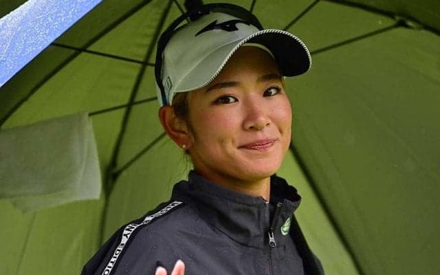 原英莉花が新ヘアで“巨大サングラス”着用　ファン反響「近未来感」「髪色変えた？」