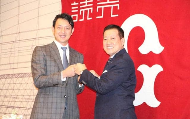 岩隈の引退会見に花添えた最後の“グータッチ”　喜びと苦しみ知る原監督から贈る言葉