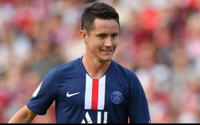 PSGのエレーラがゴルフに挑戦！果敢にスイングするも飛んでいったのはボールではなく…