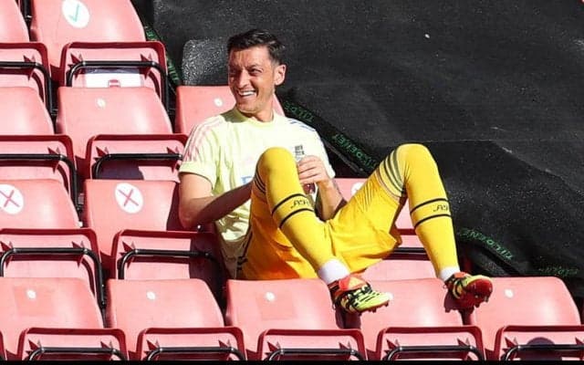 氷漬けのエジル、代理人がアーセナルを口撃 「ファンに真実を」