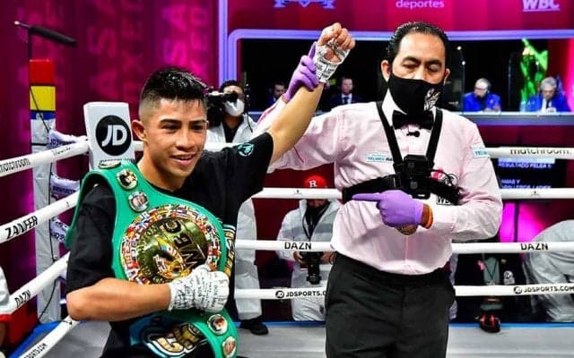 2.5kgオーバーの相手を圧倒　25歳世界王者、14連打のド迫力KOに海外称賛「すげえな」