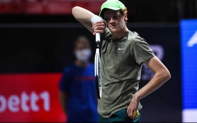 ラリー中にラケットを失うハプニング！19歳新鋭が見せたまさかの対応は