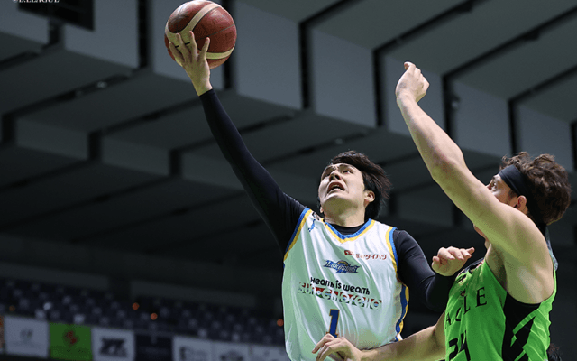 後半だけで52得点をマークした滋賀レイクスターズ、レバンガ北海道との接戦を制す