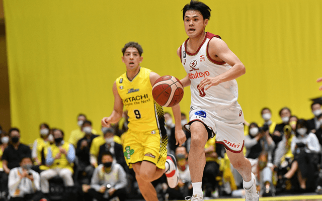 第4節のベストオブタフショット…1位はハードなDFに怯まなかった藤井祐真のジャンパー