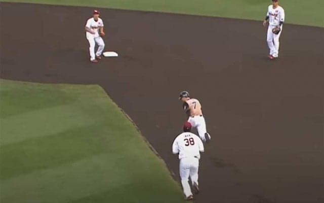 「鬼ごっこ最強説」　絶体絶命の挟殺すり抜けたハム西川の“偽走”にファン驚愕