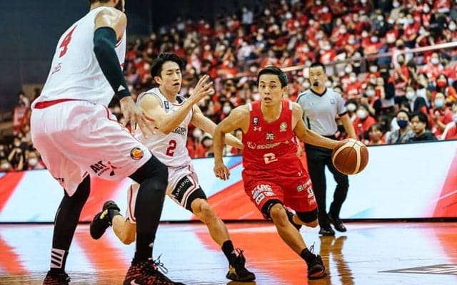 注目の司令塔対決、富樫勇樹の凄さを感じた齋藤拓実「だいぶ余裕を持ってプレーしている」