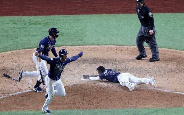 【MLB WS】レイズ、劇的サヨナラ勝ちで2勝2敗のタイに　捕手後逸の間にまさかの幕切れ