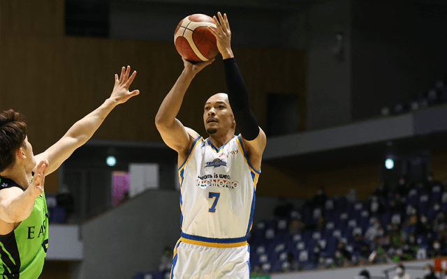 滋賀レイクスターズが敵地で連勝、第3Qでレバンガ北海道を突き放す